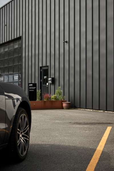 Firmadomicil i rå ”New Yorker-stil” med stålprofiler, Ejendomsselskabet Industrivej - Godsbanevej 5, 7400 Herning